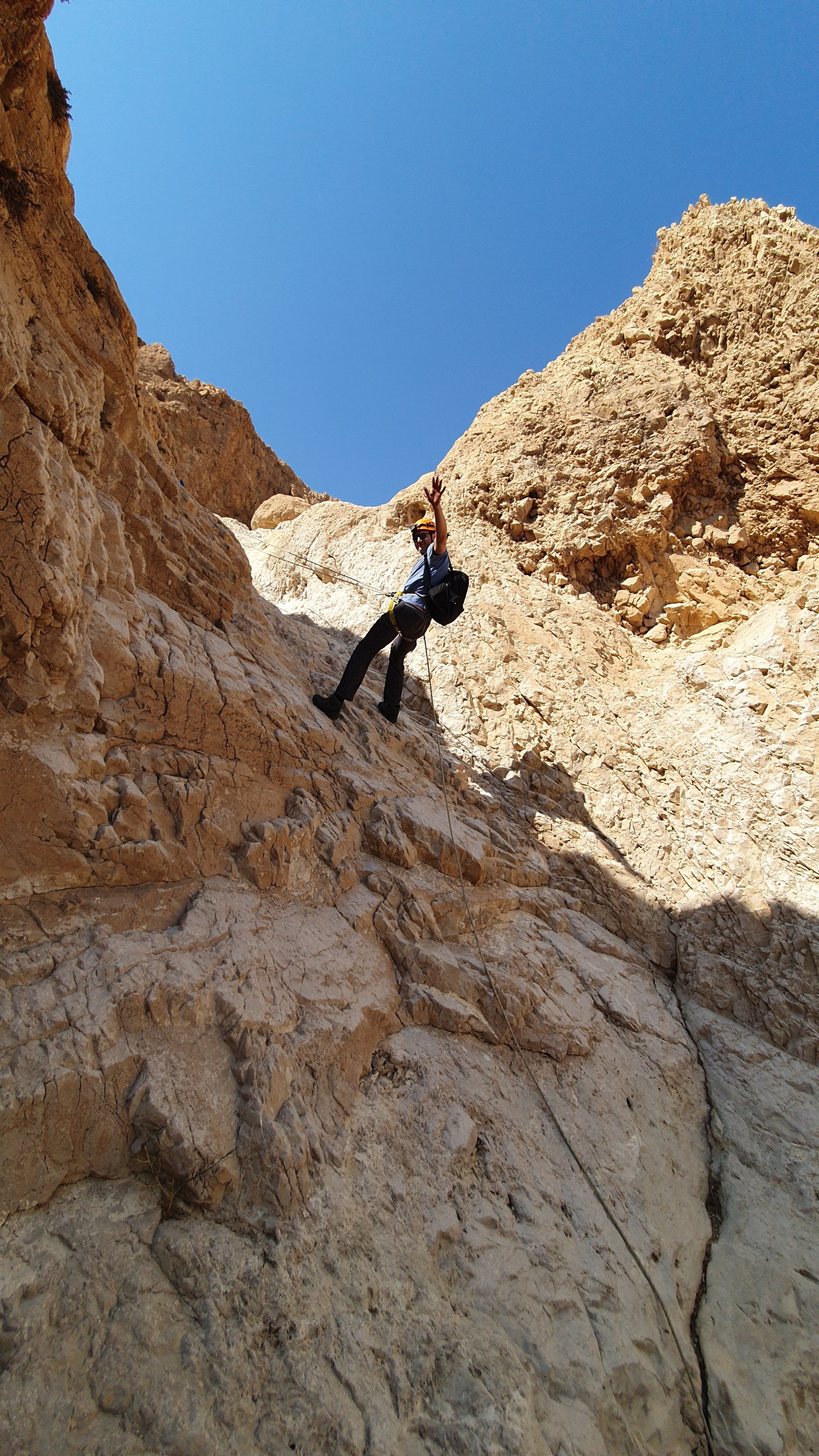הרפתקאות סנפלינג בנחל טור עליון: לעלות לגבהים ולגלוש מפלים