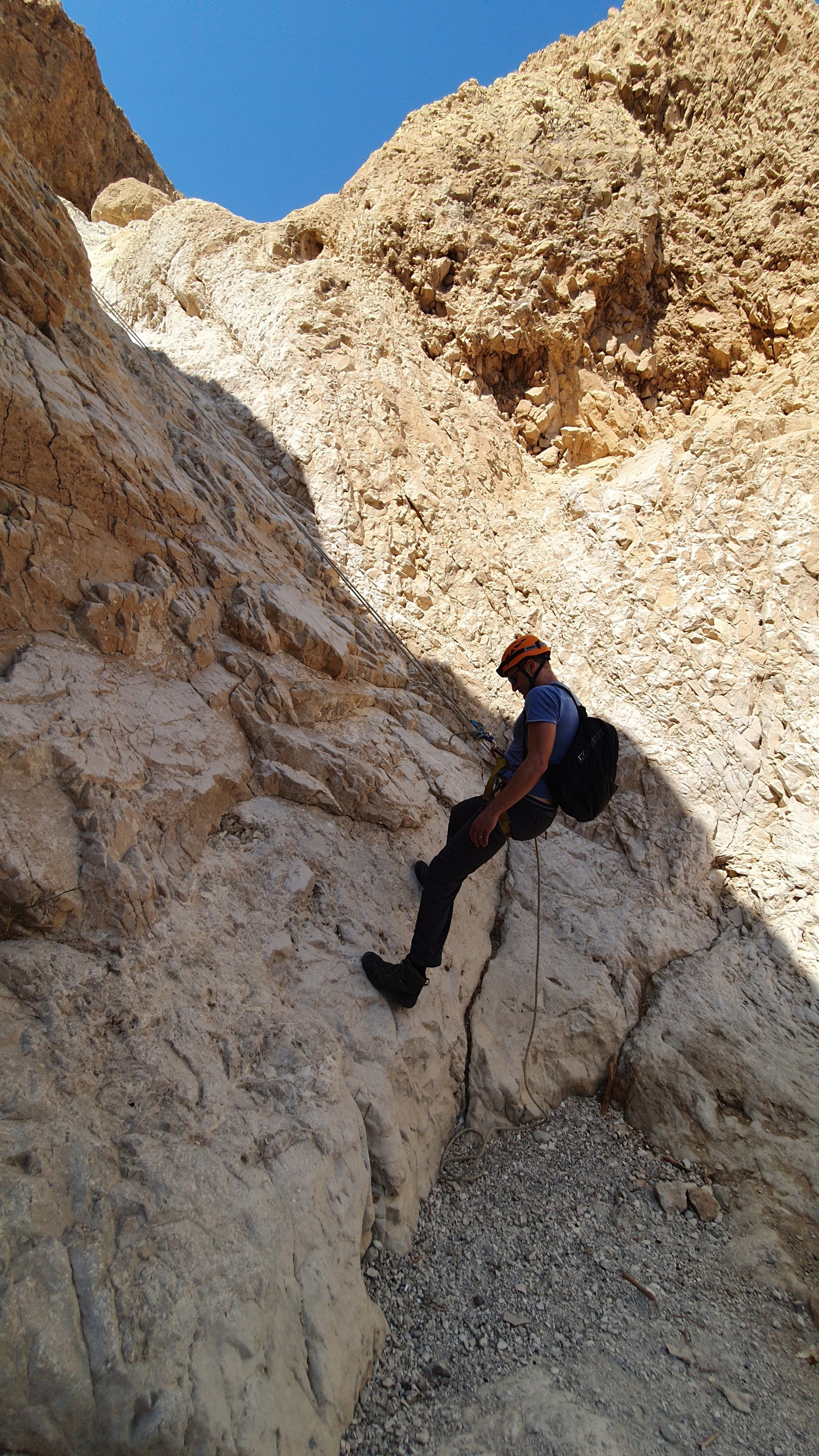 הרפתקאות סנפלינג בנחל טור עליון: לעלות לגבהים ולגלוש מפלים