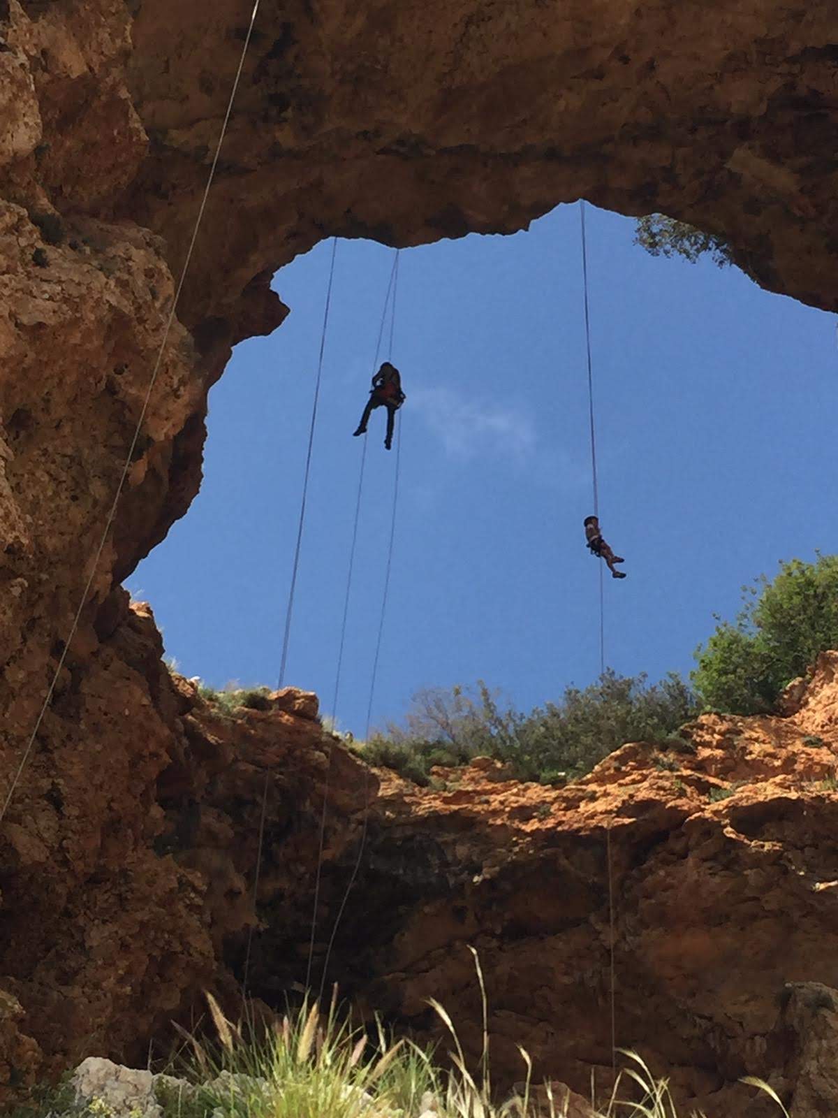 הרפתקת סנפלינג במערת קשת: ריחוף בנוף שמיים