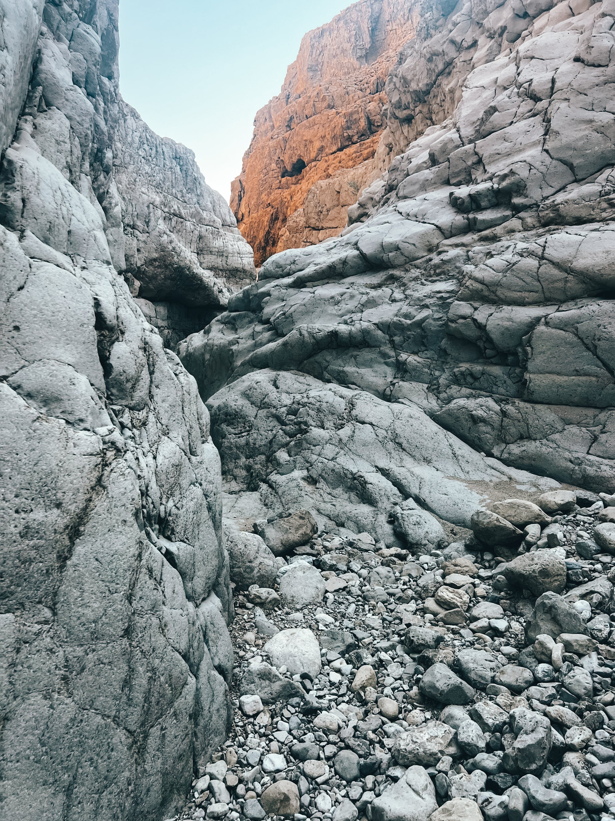 Rappelling in Nahal Rahaf - an oasis